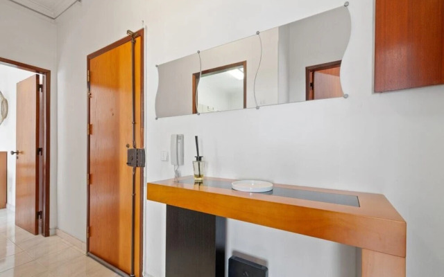 Bright & Cosy Apartment for 4 in Almada