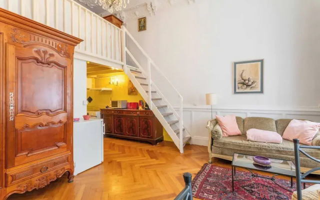 Charming Duplex With 1 Bedroom