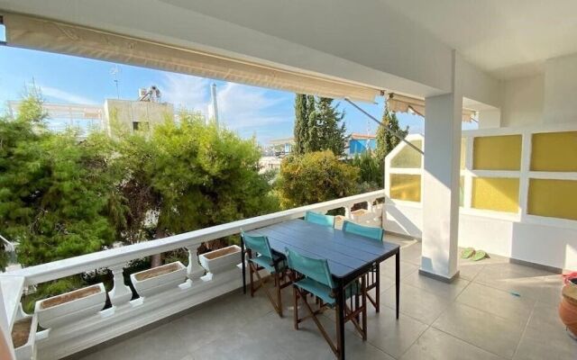 Breeze One Bedroom Apartment by BluPine