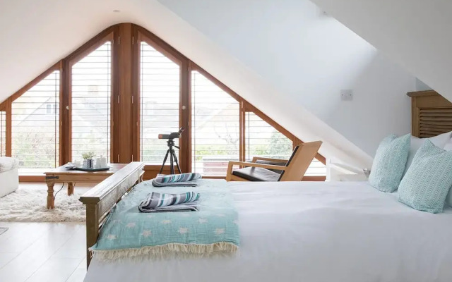 Tranquil Family Retreat 5 min to Beach Garden