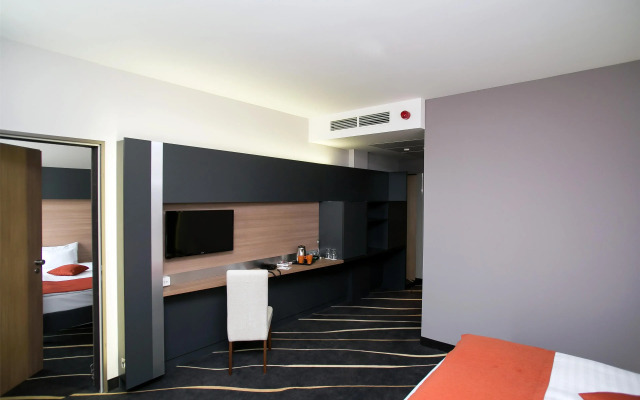 Best Western Plus Lakeside Hotel