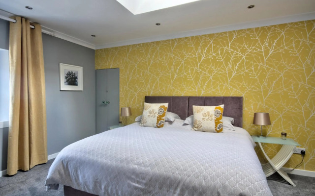 Thistle Apartment, Main street, Golspie