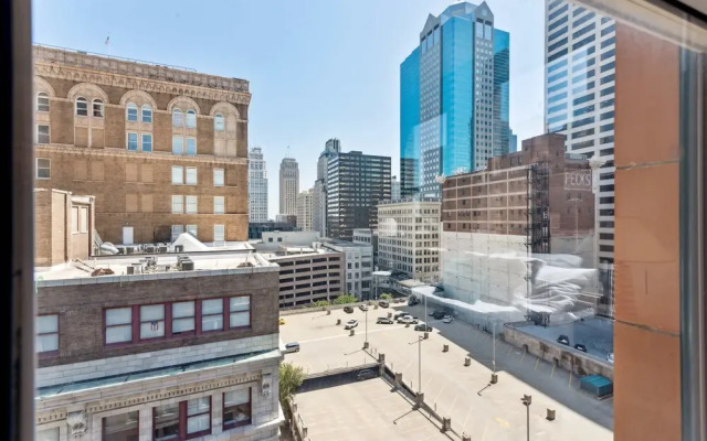Spacious 2BR Downtown Retreat