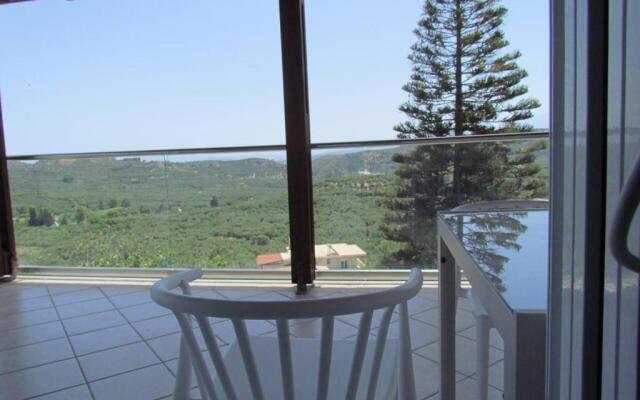 Beautiful 3-bed House in Chania With Garden