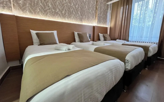 Hotel Gazi̇