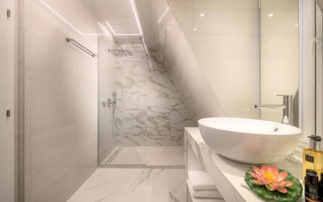 Flos Luxury Rooms