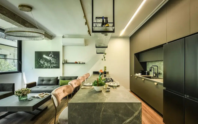 Sophisticated Tel Aviv Retreat 1BR Apt