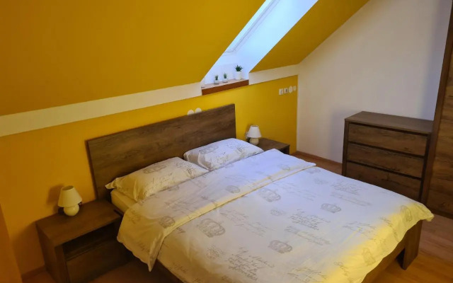 Rok Apartment