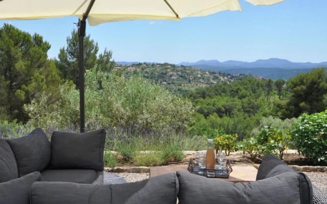 Provencal Air-conditioned Villa With Private Pool and Stunning Views