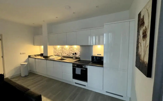 Cozy Bracknell Apartment With Modern Amenities