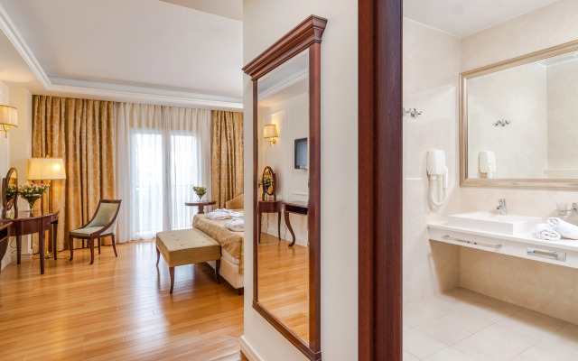 Hotel President Solin