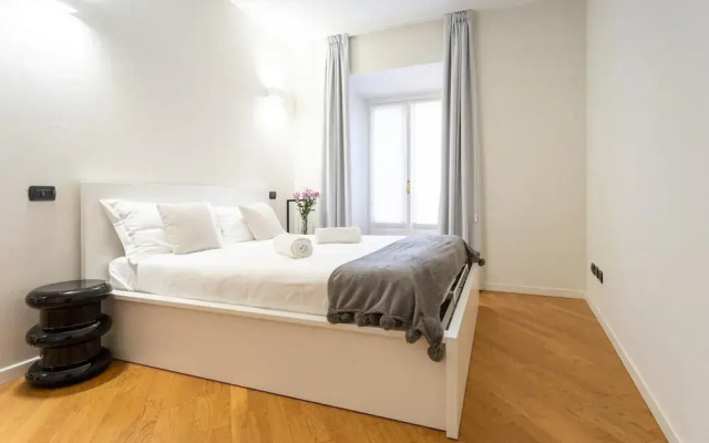 White Flat in Como City Center