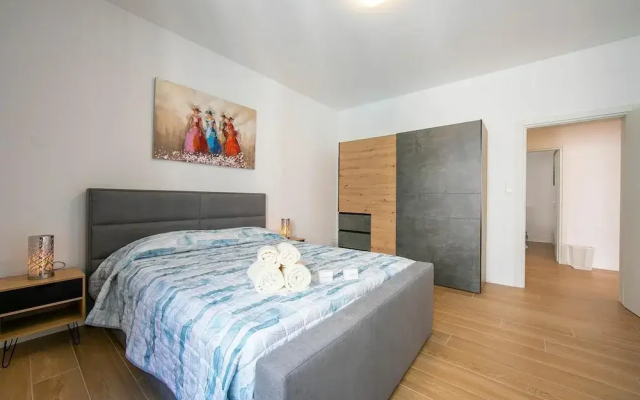 Boutique Apartment 8