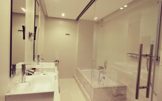 Royal Palace Luxury Suites & Hotel