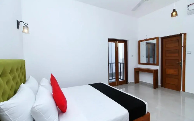 Capital O 470 J Leaf Hotel