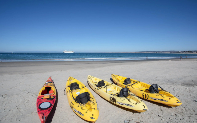 Holiday Inn Express Monterey-Cannery Row, an IHG Hotel