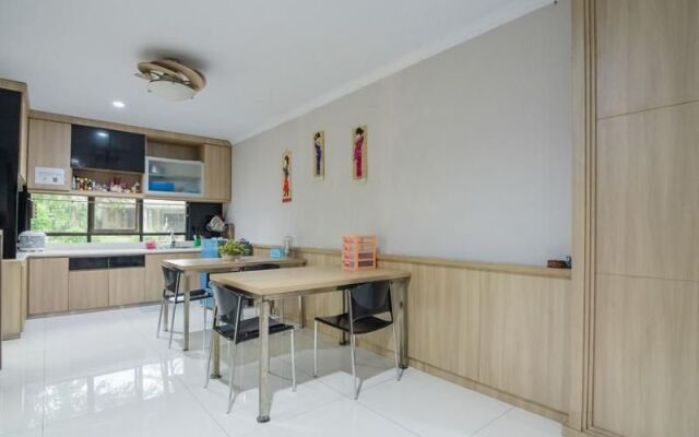 RedDoorz Plus near Lippo Cikarang Mall
