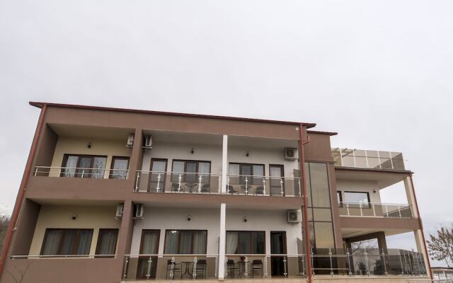 Riverside Hotel