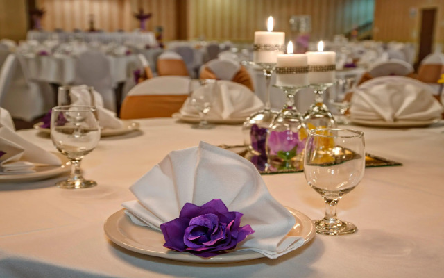 Clarion Hotel & Suites Conference Center Memphis Airport