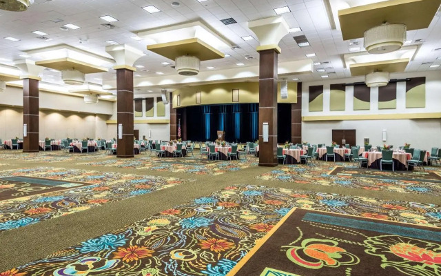 Ramada Springfield Inn And Conference Center