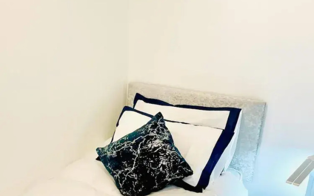 Stylish 3 BDR House With Free Parking Near Hulme