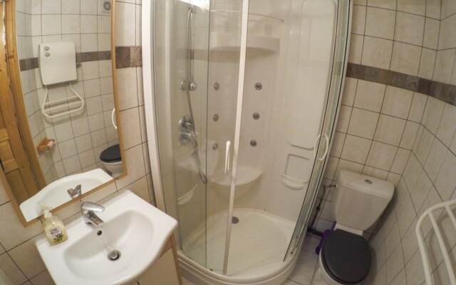 Brilliantly located spacious 4-Bedroom Chalet