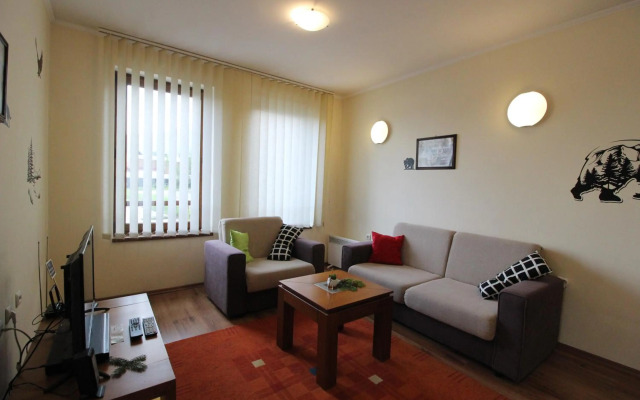 Pine Tree Apartment D34