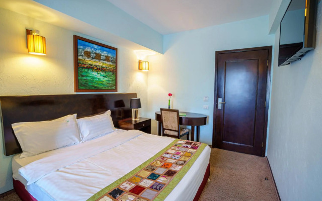 Hotel Avis