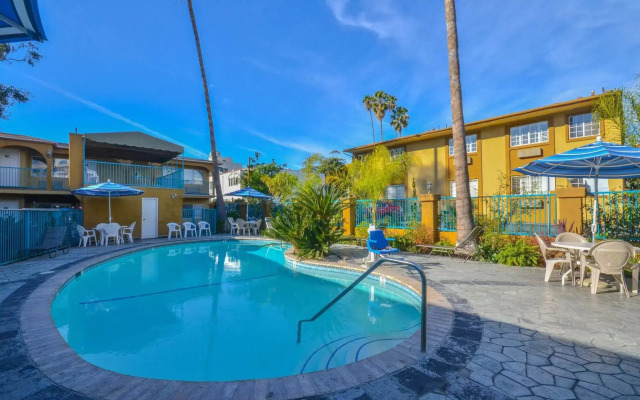 Hollywood City Inn