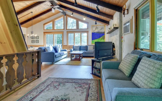 Beautiful Chalet ~ 5 Miles to Attitash Mountain