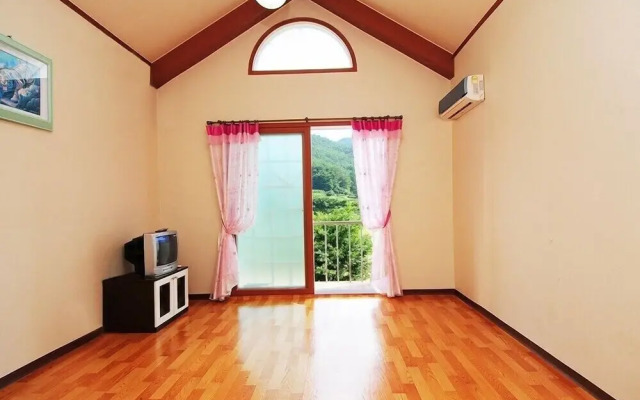 Songnisan Mountain White