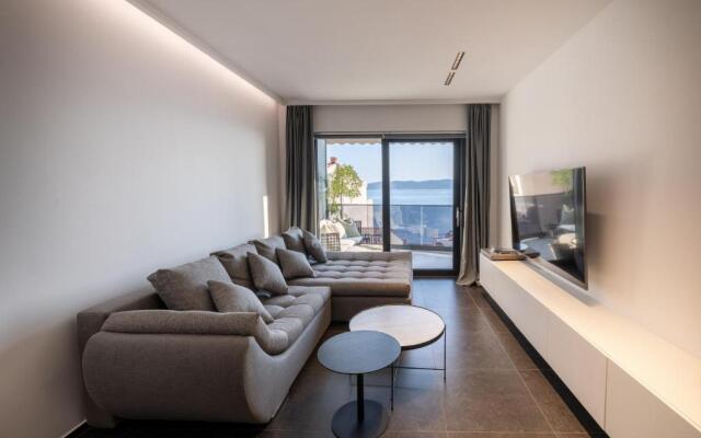 Apartment 1911