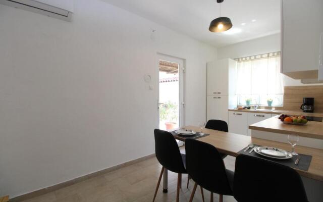 Apartment Padulj 1365