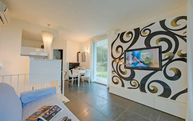 Casa Oleandri Shared Pool And Lake View