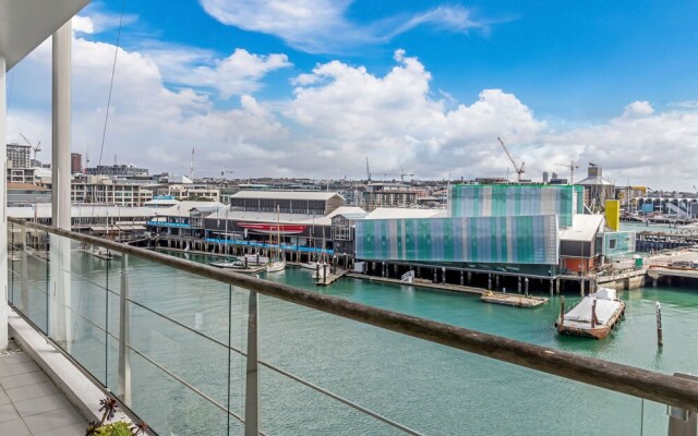 QV Elegant Modern Apt with Waterview 982