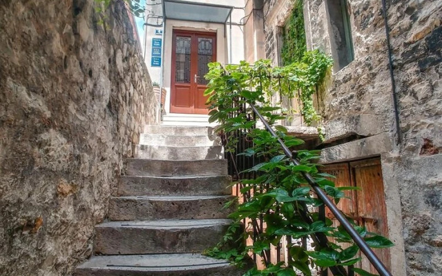 Julije Rooms