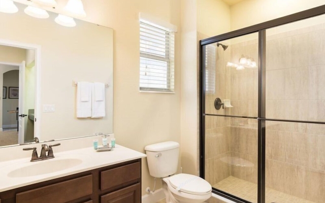 6BR 5BA Pool Home in Solterra