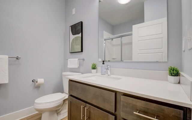 FRONTDESK The E'laan Apts Downtown Indianapolis