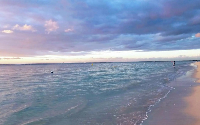 NEW LUXURY 2 Bedroom RoofTop apartment by the beach