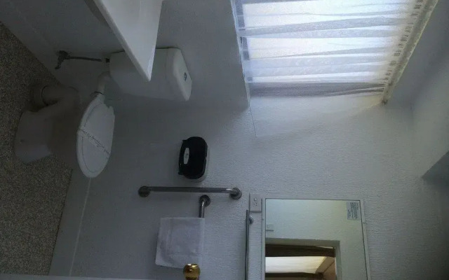 Hanging Rock Family Motel