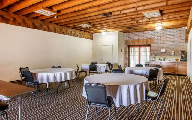 Comfort Suites Tucson near Sabino Canyon