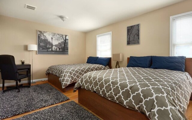 Huge Modern Home 20 mins to NYC