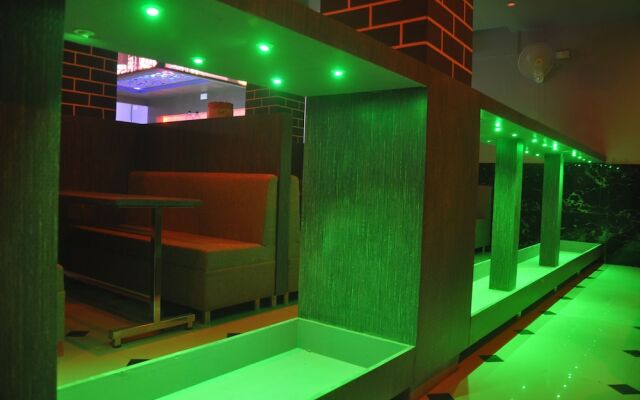 Hotel Raj International