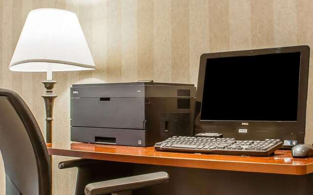 Quality Hotel & Suites At The Falls