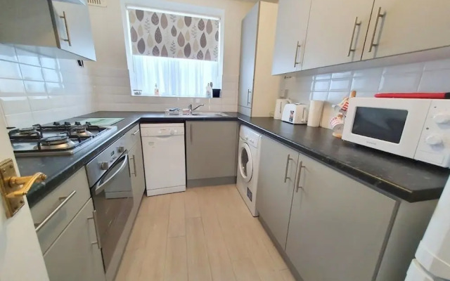 2-bed Flat With Superfast Wi-fi DW Lettings 9WW