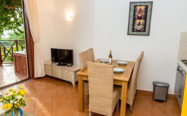 AJP Holidays - Porto Antigo 2 Beachfront Apartment