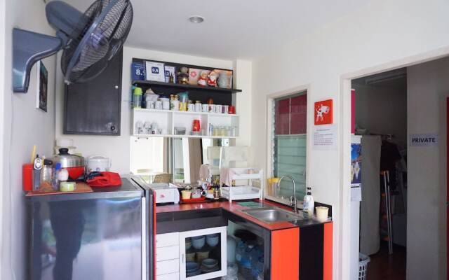 Ananas Phuket Hostel