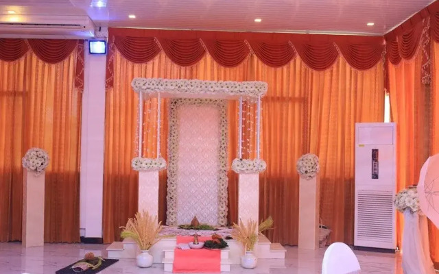 Gandhi Guest House & White Palace