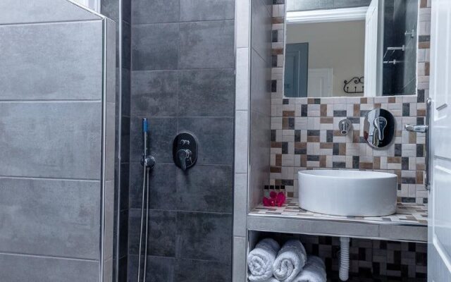 Avraki Rooms & Studios
