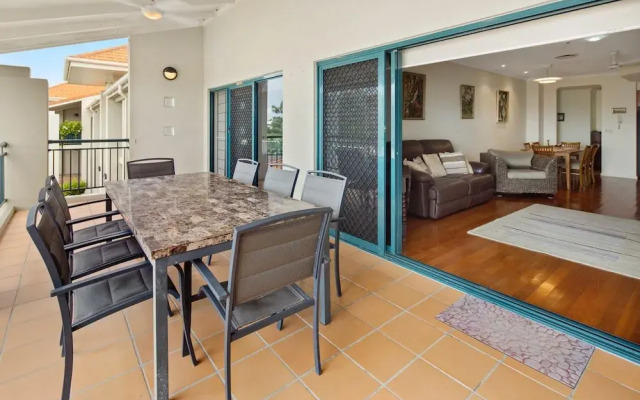 Luxury Beach Unit Dolphin Heads